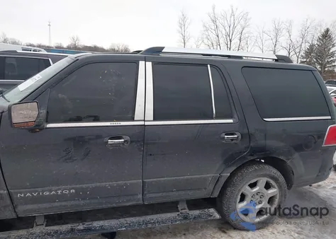 2010 Lincoln Navigator z USA, uszkodzony, nr VIN 5LMJJ2H5XAEJ02173
